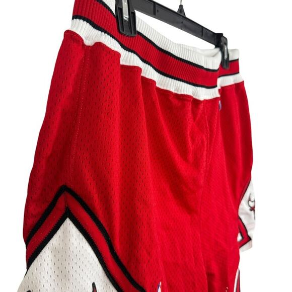 Vintage 90s NBA Chicago Bulls Champion Pro Cut Game Shorts sz 38 Red USA Made - Picture 4 of 16